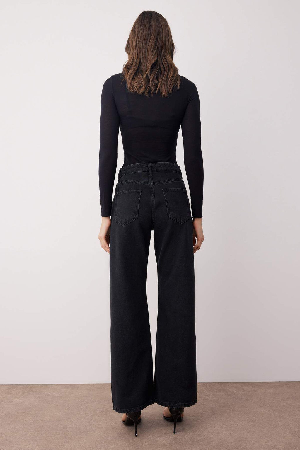 Siyah Yuksek Bel Tas Detayl? Genis Paca Wide Leg Jeans TWOAW26JE00116 - Trendyolmilla фото 4