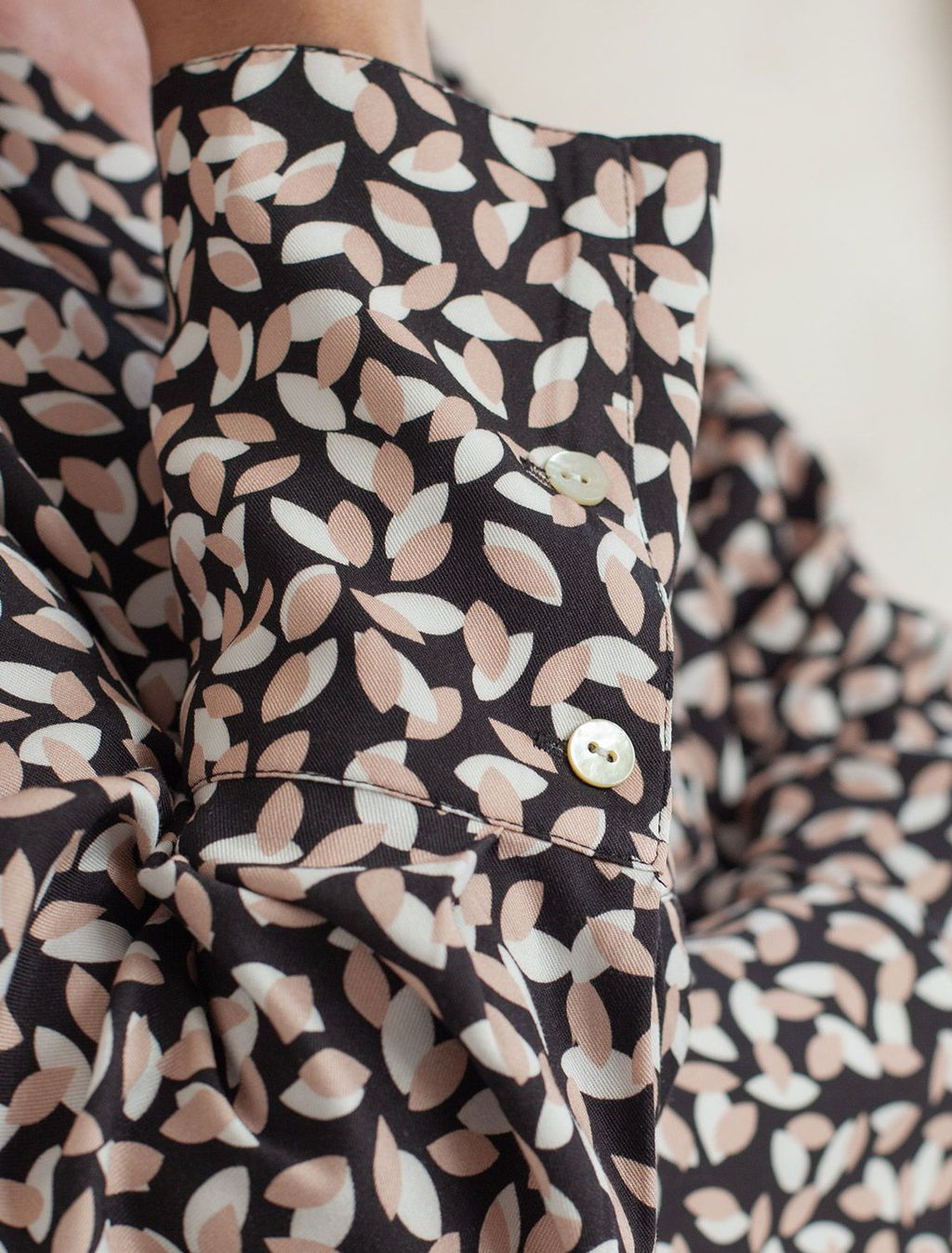 D22.258 Платье женское черный-бежевый