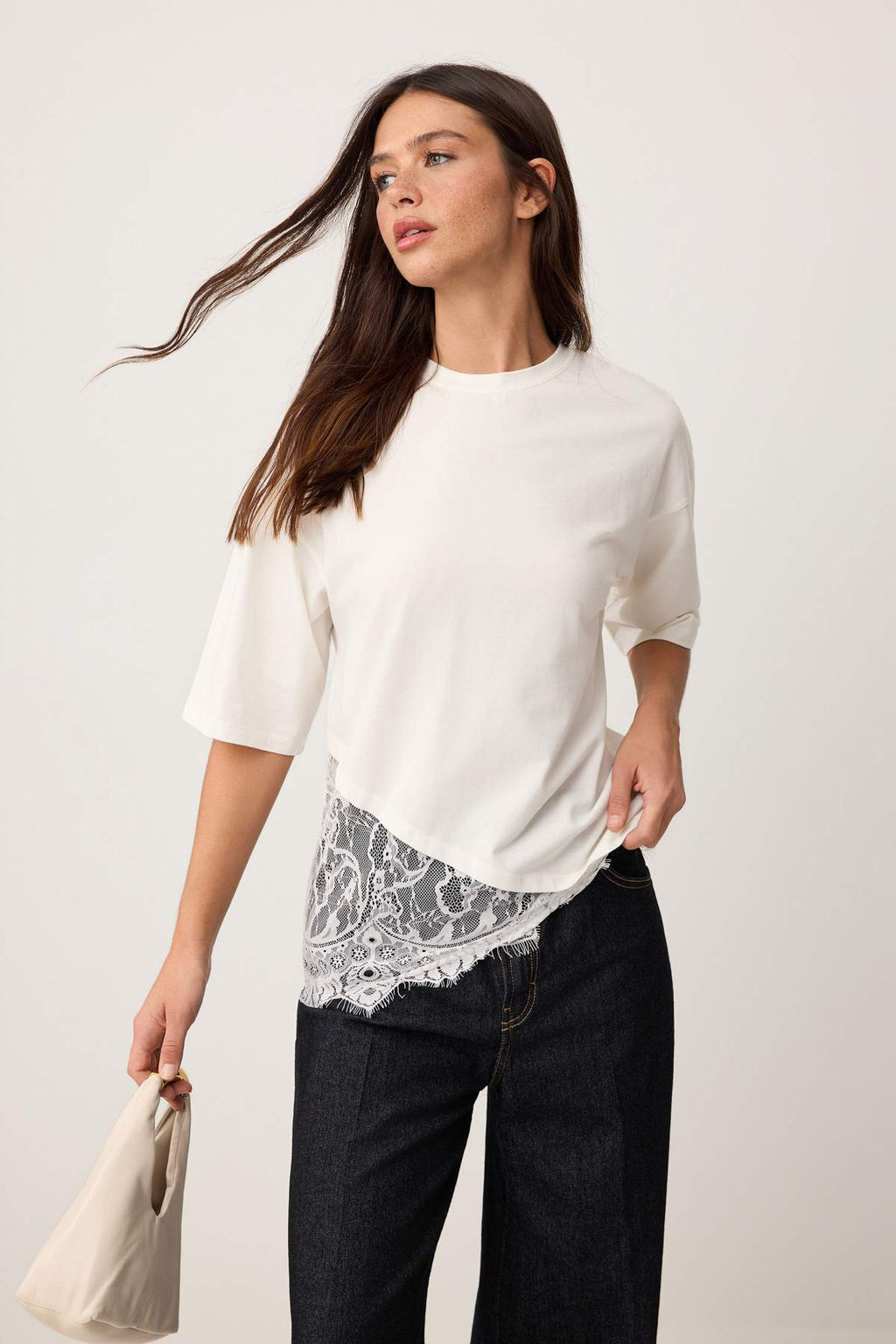 Ekru Regular/Normal Kal?p Dantel Detayl? K?sa Kollu Orme T-Shirt TWOSS26TS00303