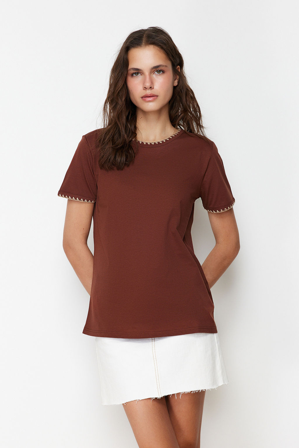 Kahverengi %100 Pamuk Kontrast Dikis Detayl? Basic Bisiklet Yaka Orme T-Shirt TWOSS19AD0085