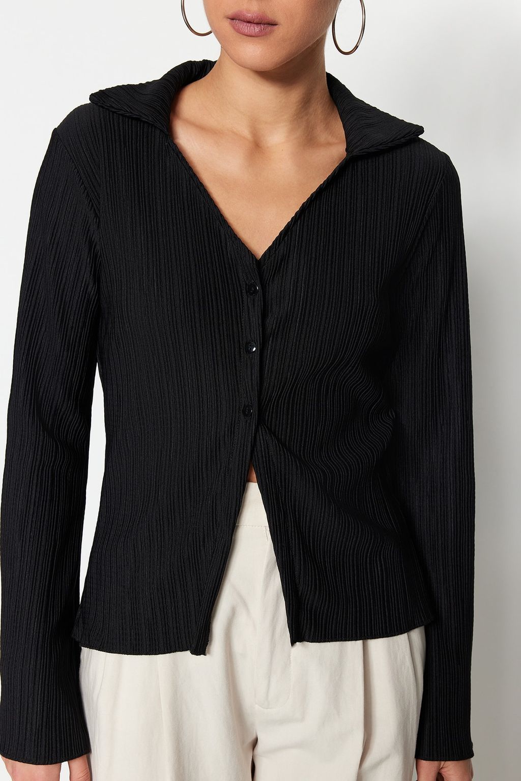 Siyah Piliseli ve Dugmeli Flare/Ispanyol Kol Orme Gomlek TWOSS23GO00165 - Trendyolmilla фото 3