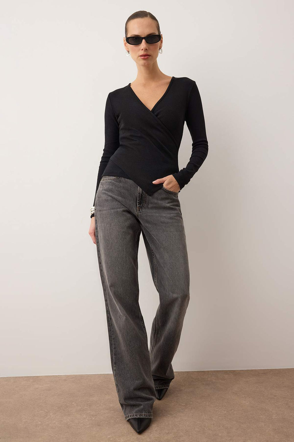 Siyah Fitted/Vucuda Oturan Kruvaze Yaka Uzun Kol Fitilli Esnek Orme Bluz TWOAW21BZ1274