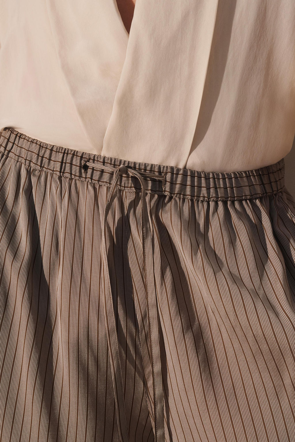 PANTAL?N BALLOON FIT RAYAS VISCOSA - CUPRO / rayas - Zara фото 5