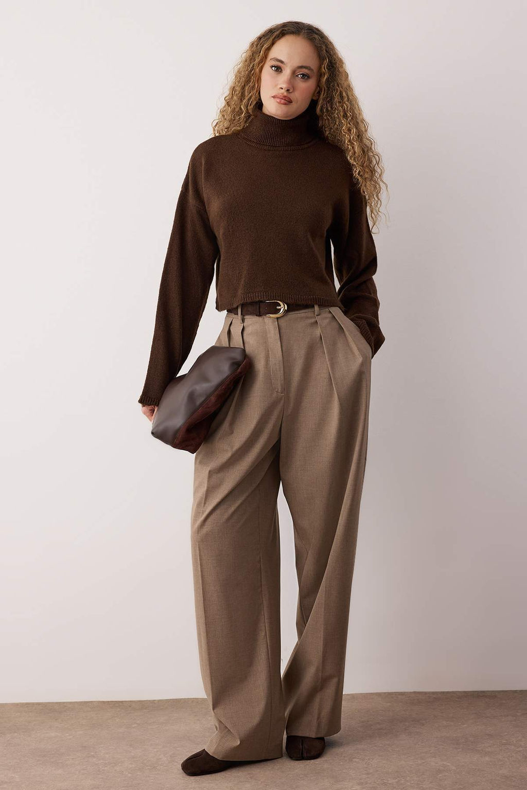 Kahverengi Wardrobe Essentials Genis Kal?p Yumusak Dokulu Crop/K?sa Triko Kazak TWOAW26KZ00113 - Trendyolmilla фото 2