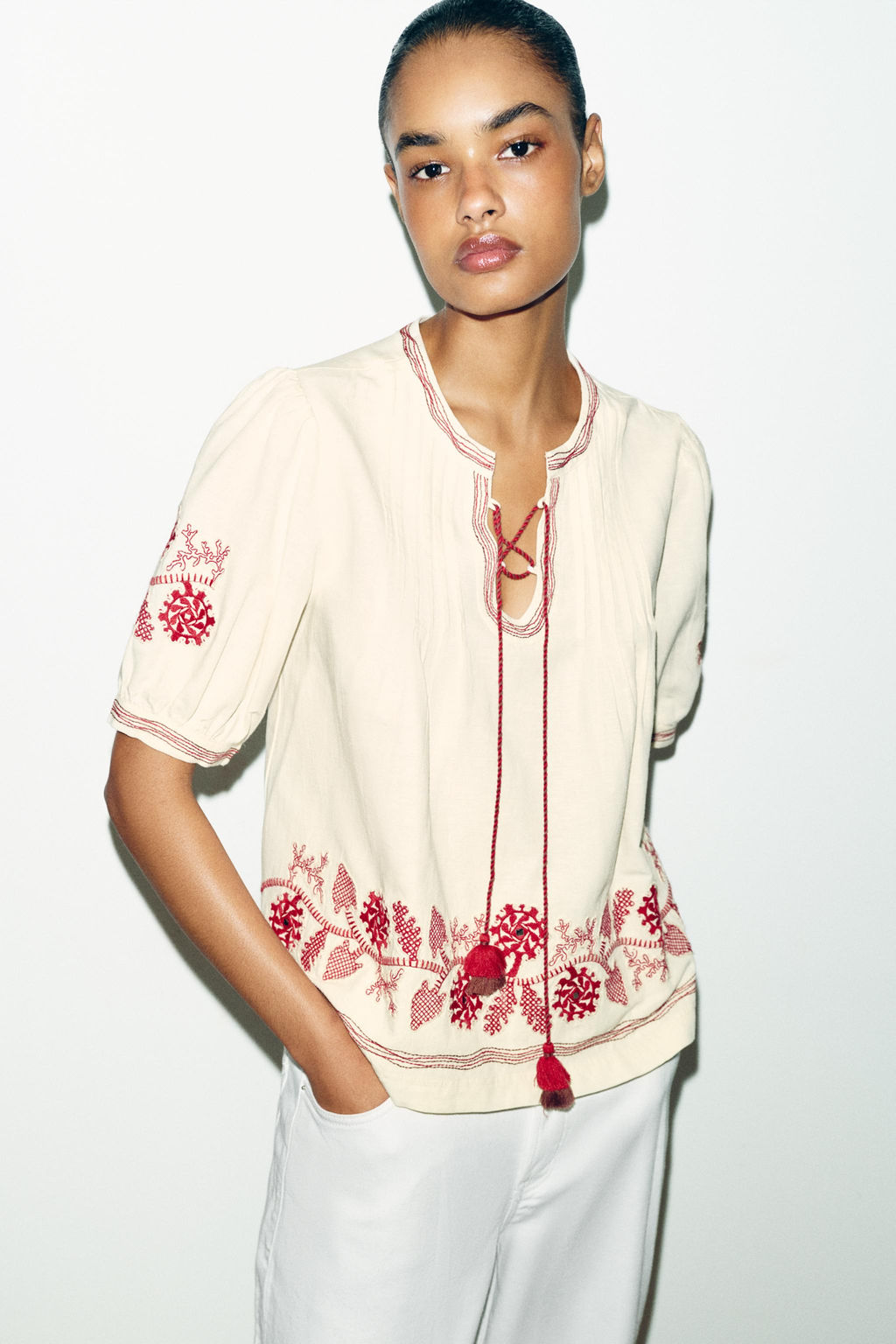 BLUSA BORDADOS BORLAS / Blanco - Zara фото 2