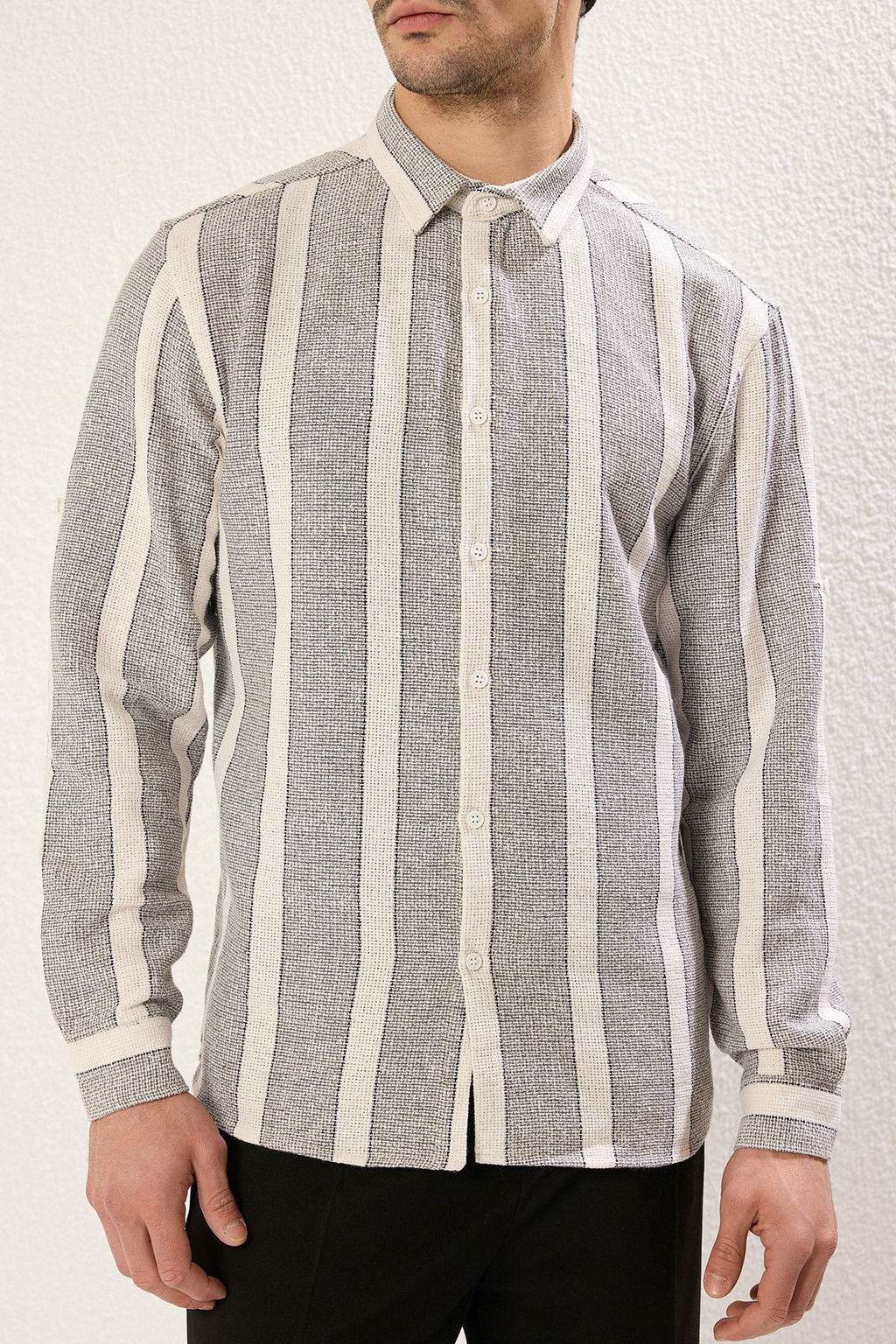 TRENDYOL MAN Siyah Regular Fit Dusuk Omuz Cizgili Etamin Dokulu Yazl?k Gomlek TMNSS25GO00029 - Trendyolmilla фото 5