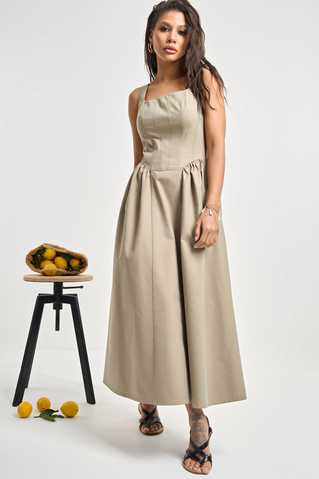 Сарафан джинсовый с корсетными линиями оливковый