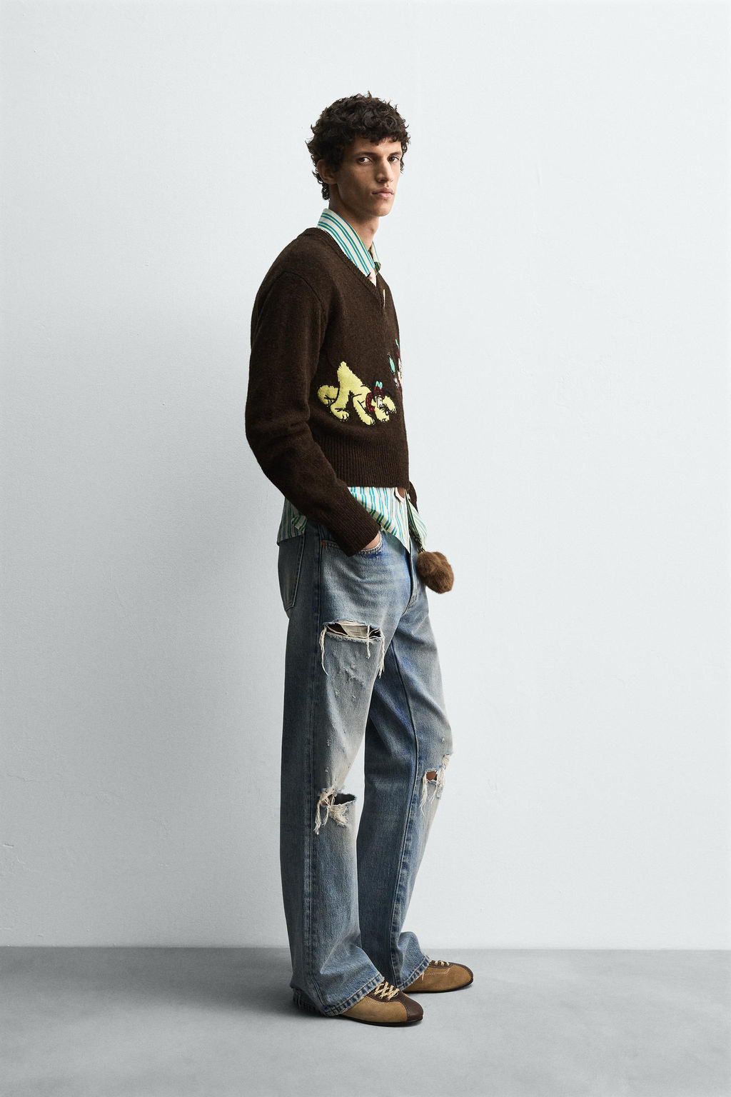 RIPPED FLARE FIT JEANS HARRY LAMBERT FOR ZARA X DISNEY  фото 4