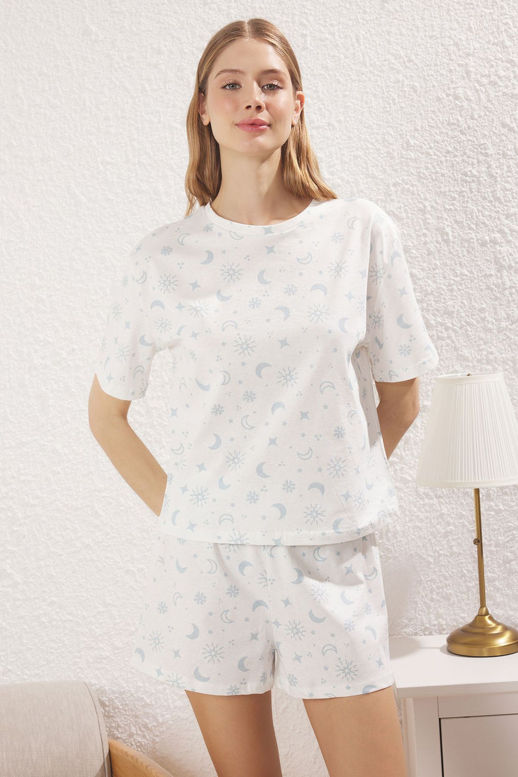 Trendyolmilla Kad?n Family/Aile Beyaz %100 Pamuklu Galaksi Desenli Sortlu Orme Pijama Tak?m? THMSS25PT00334  фото 4