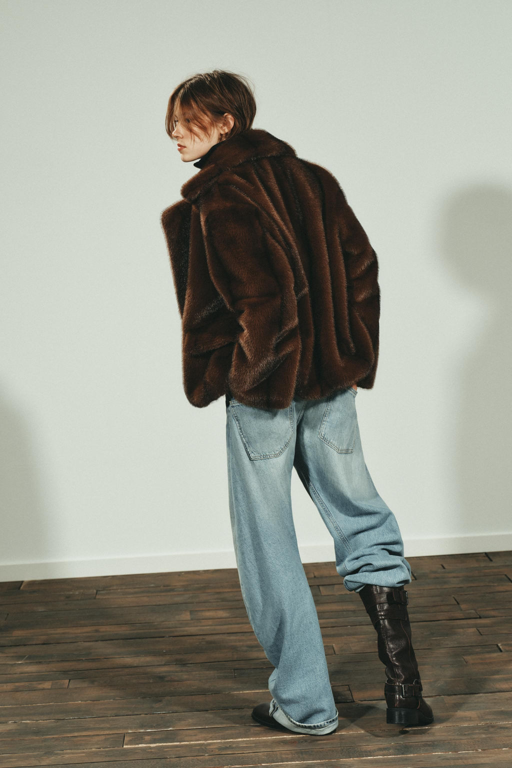 SHORT FAUX FUR COAT - Zara фото 3