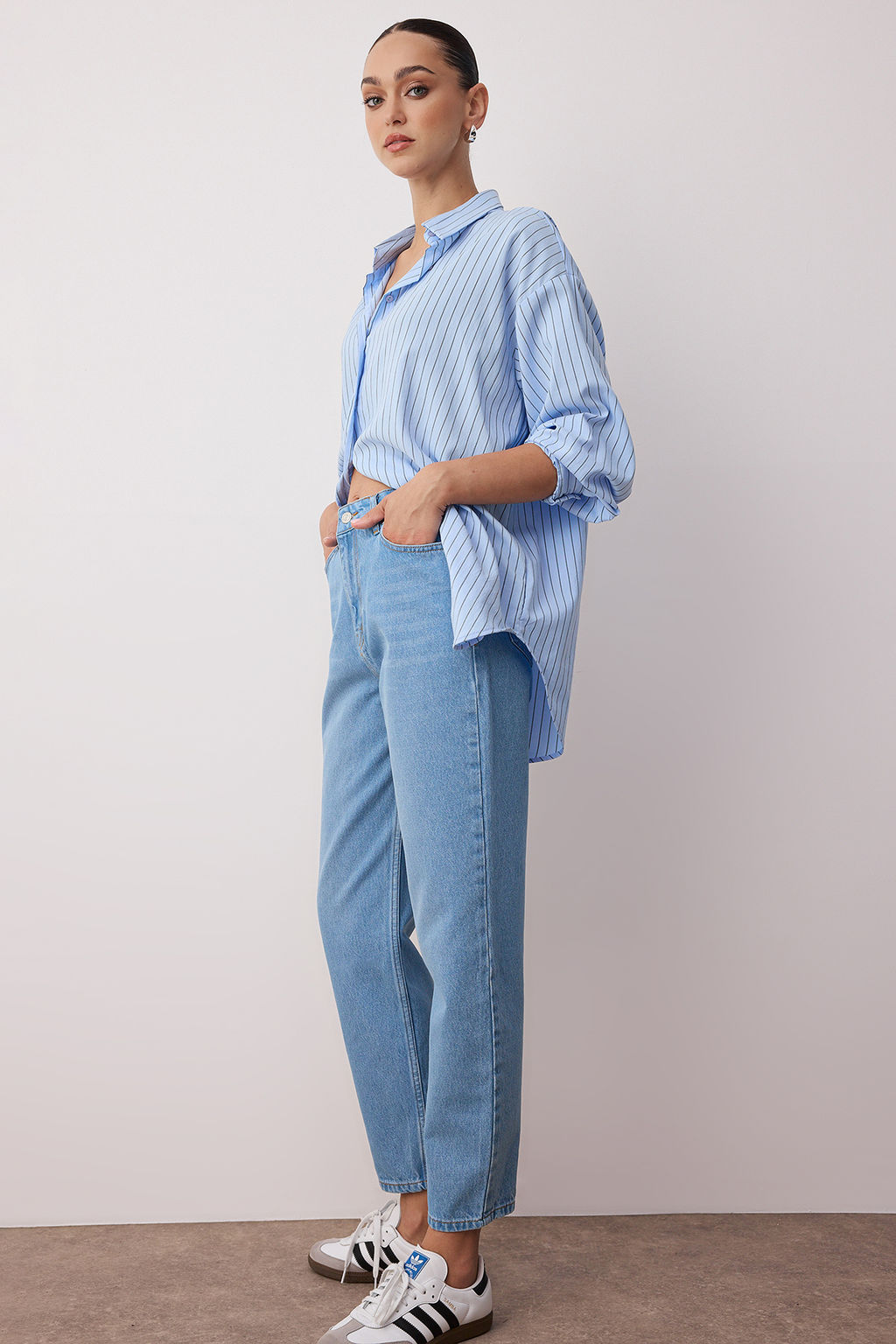 Siyah Yuksek Bel Mom Jeans TWOSS23JE00067 - Trendyolmilla фото 9