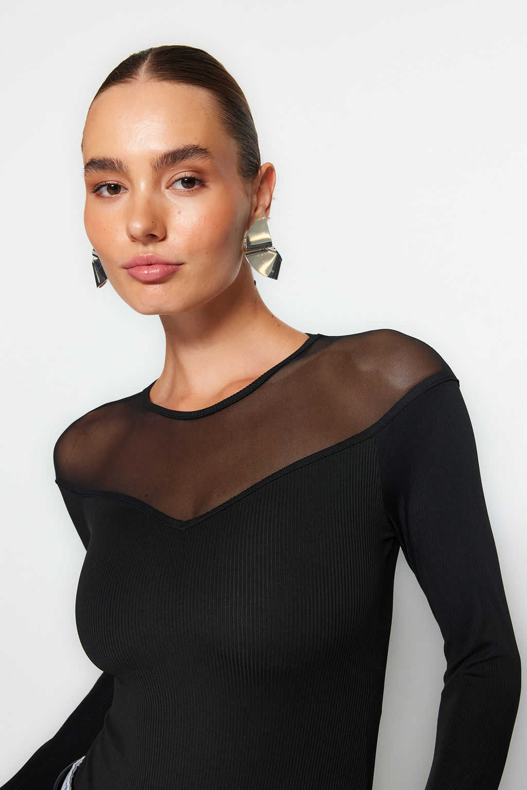 TRENDYOLMILLA Siyah Slim Tul Detayl? Kalp Yaka Alttan C?tc?tl? Fitilli Esnek Orme Body TWOAW24BD00019 фото 3