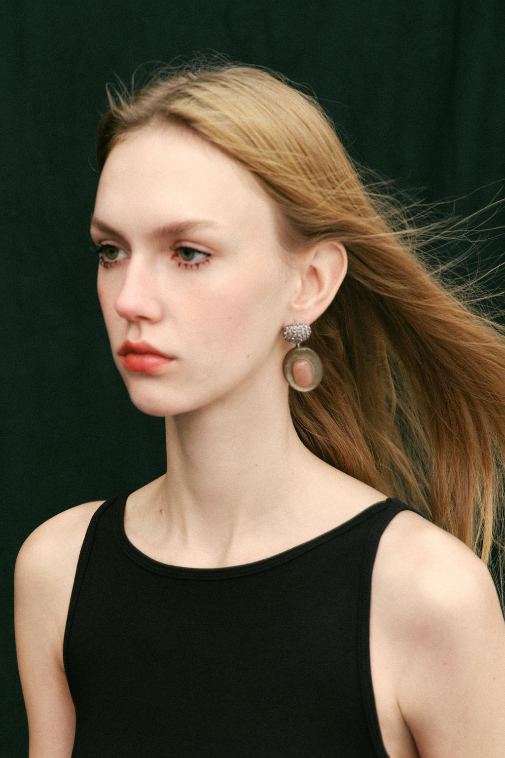 PENDIENTES PIEDRA BRILLOS / Gris antracita - Zara фото 3