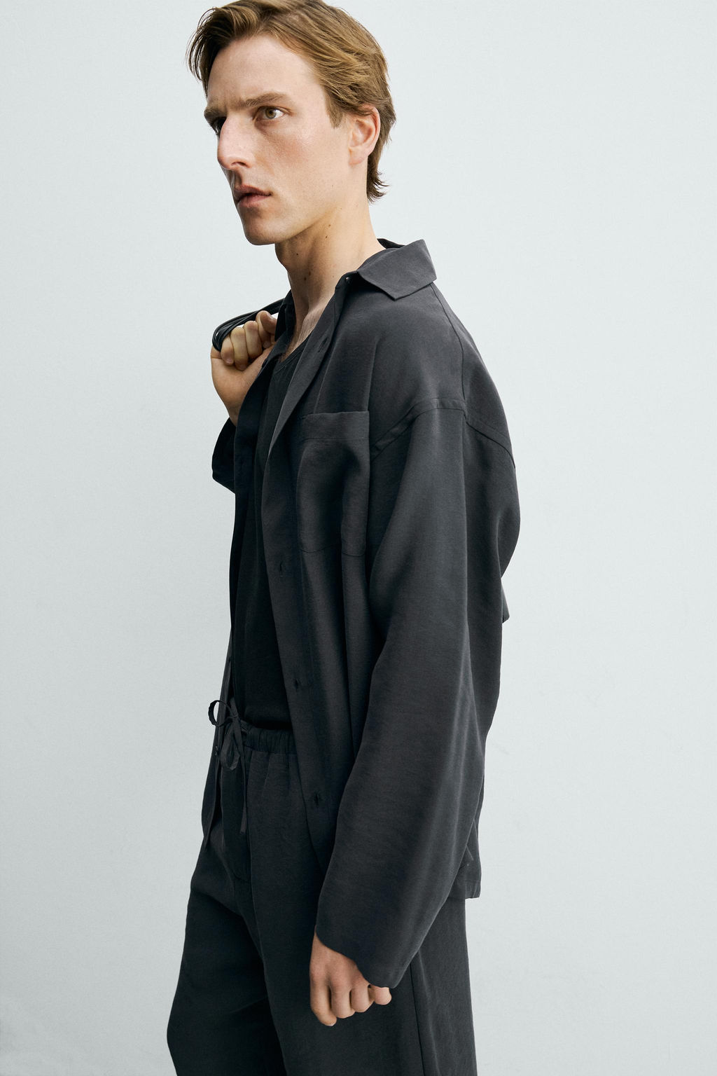 Рубашка CAMISA FLUIDA SOFT черная