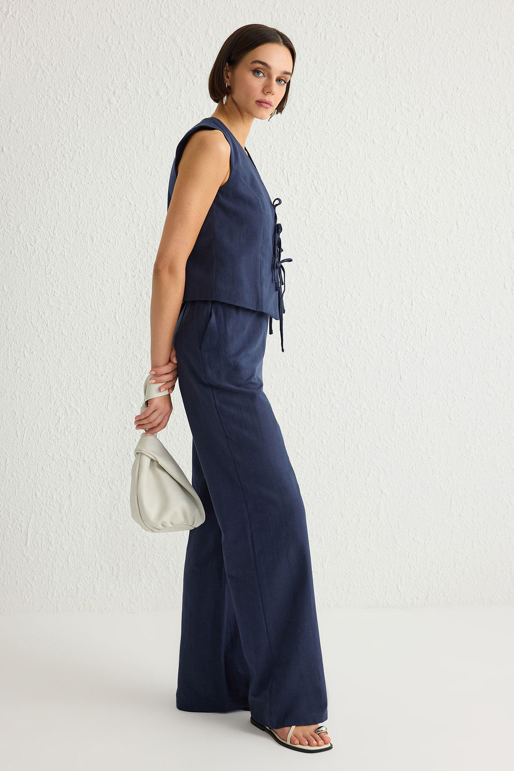 Lacivert Fiyonklu Keten Gorunumlu Bluz Ve Wide Leg Pantolon Dokuma Alt-Ust Tak?m TWOSS25AU00034