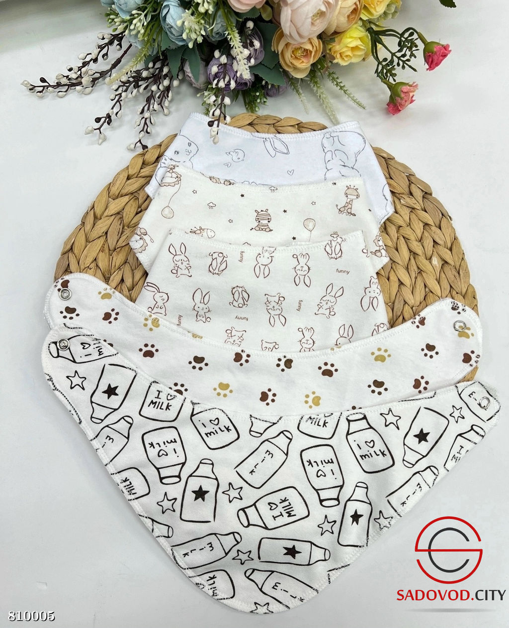 Слюнявчики на кнопках для новорождённых.