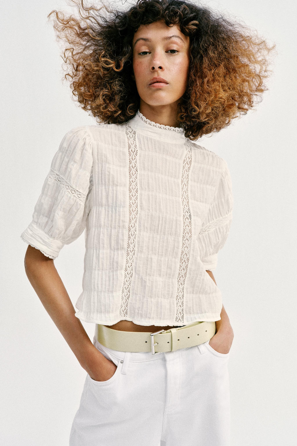 CAMISA ENTREDOSES MANGA GLOBO / Blanco - Zara фото 2