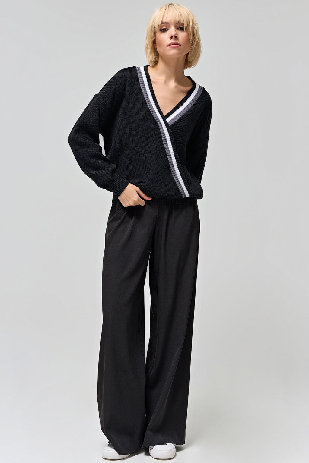 Пуловер вязаный оверсайз со спущенным плечом из хлопка меланж черный