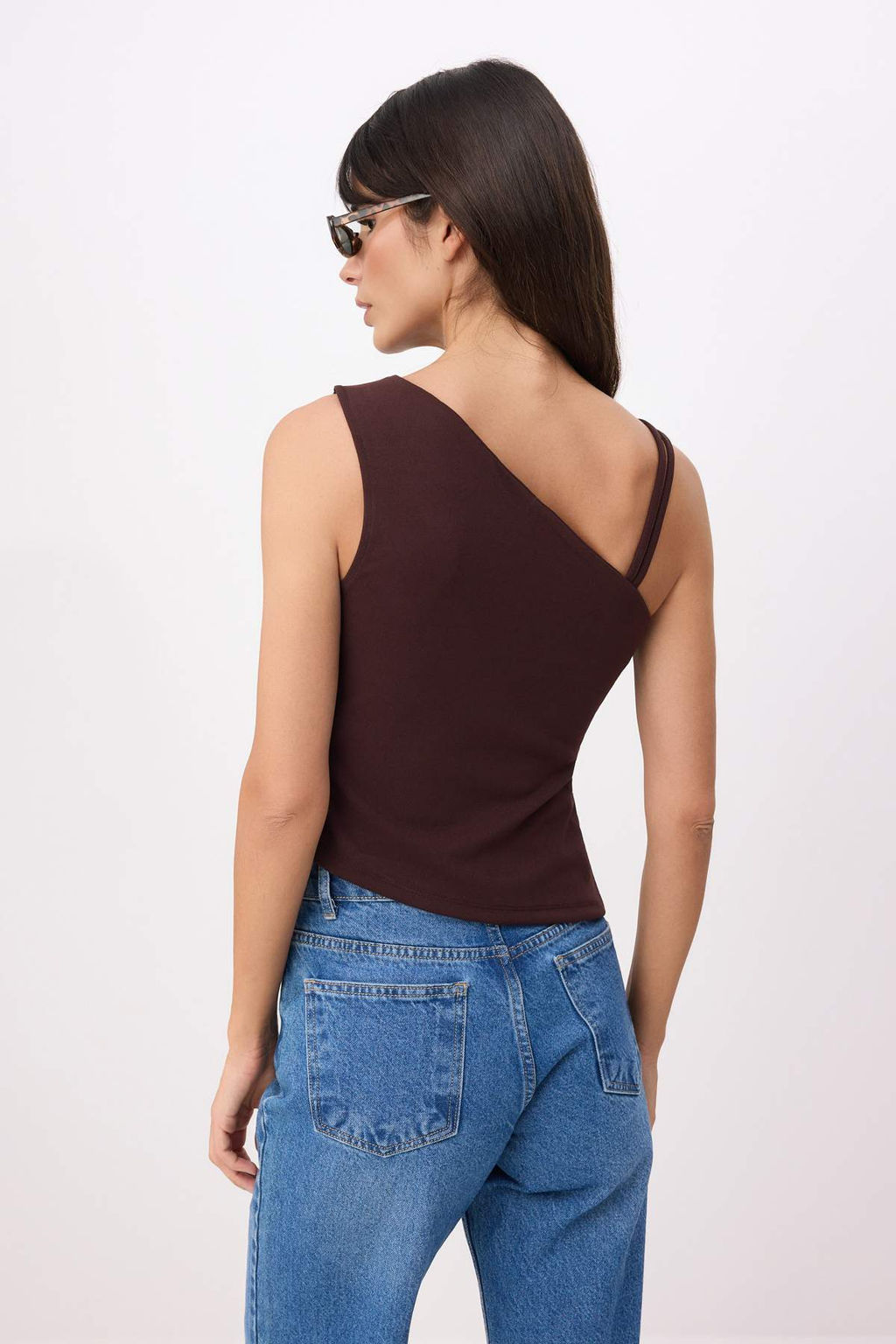 Kahverengi Fitted/Vucuda Oturan Asimetrik Yaka Tek Kol Kolsuz Krep Orme Bluz TWOSS26BZ00634 - Trendyolmilla фото 4