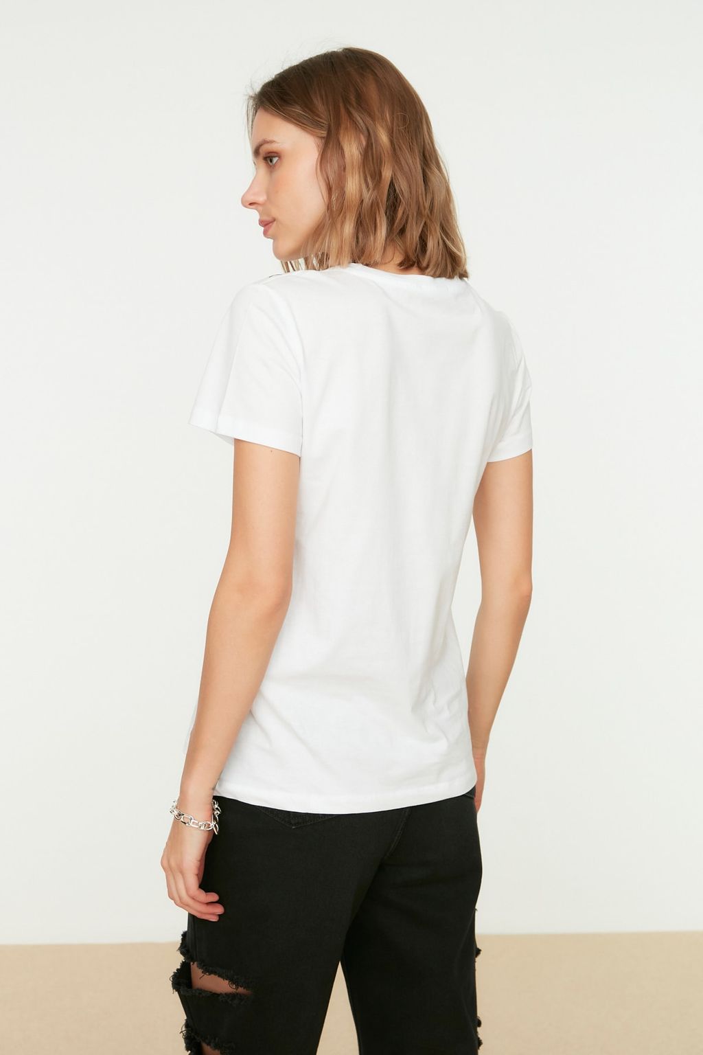 Beyaz %100 Kal?n Pamuklu Y?ld?z Bask?l? Regular/Normal Kal?p Orme T-Shirt TWOSS20TS0757