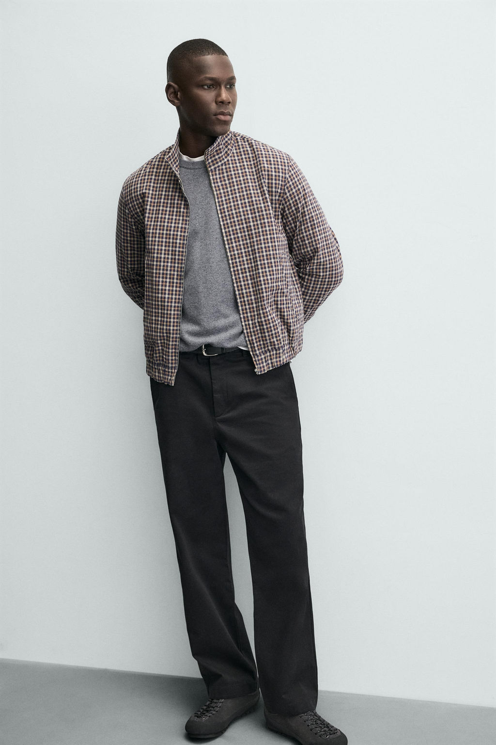 REGULAR FIT CHINO TROUSERS - Zara фото 5