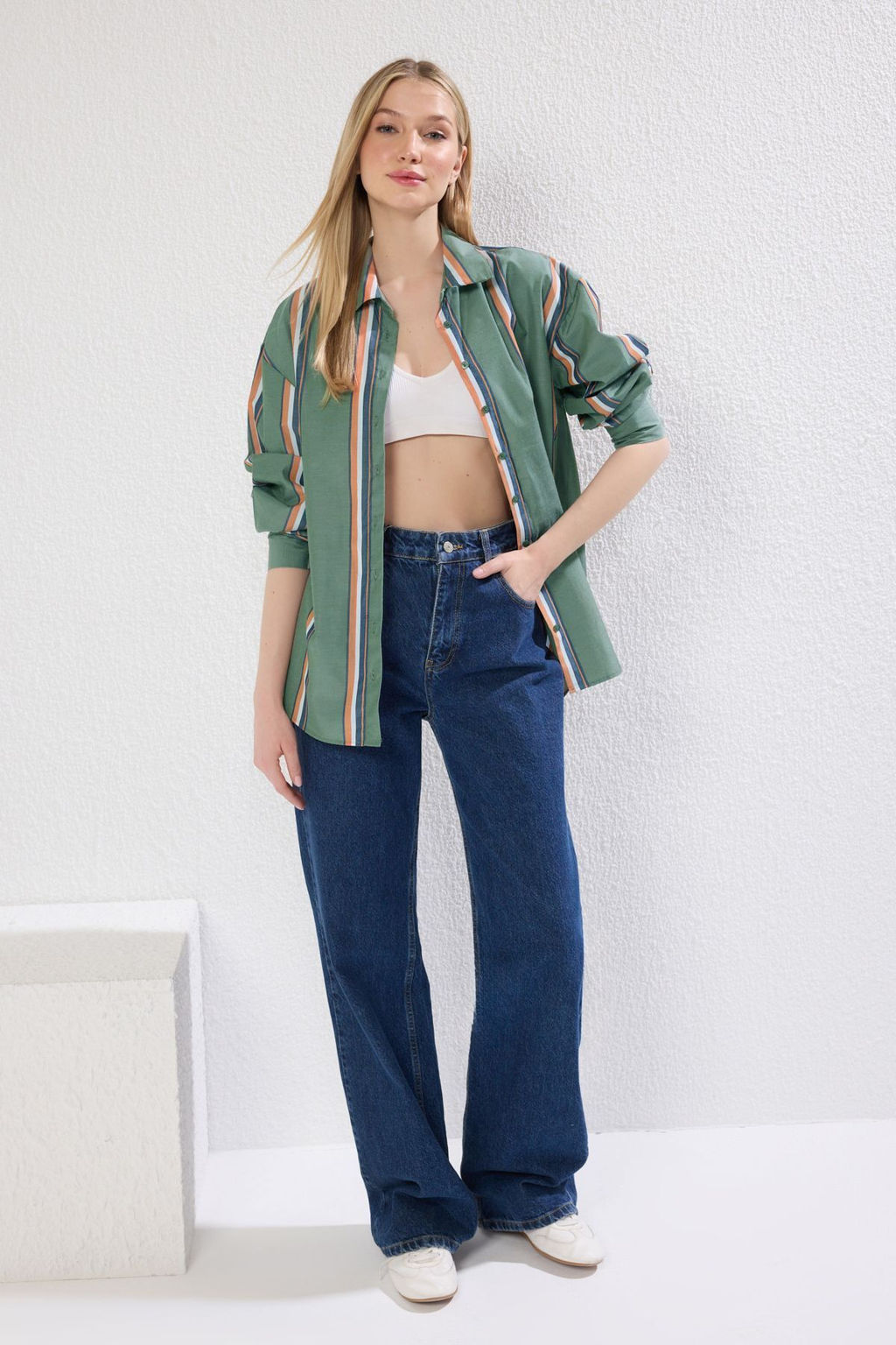 TRENDYOLMILLA Haki Cizgili Pamuklu Oversize Genis Kal?p Gomlek TWOSS25GO00112  фото 3