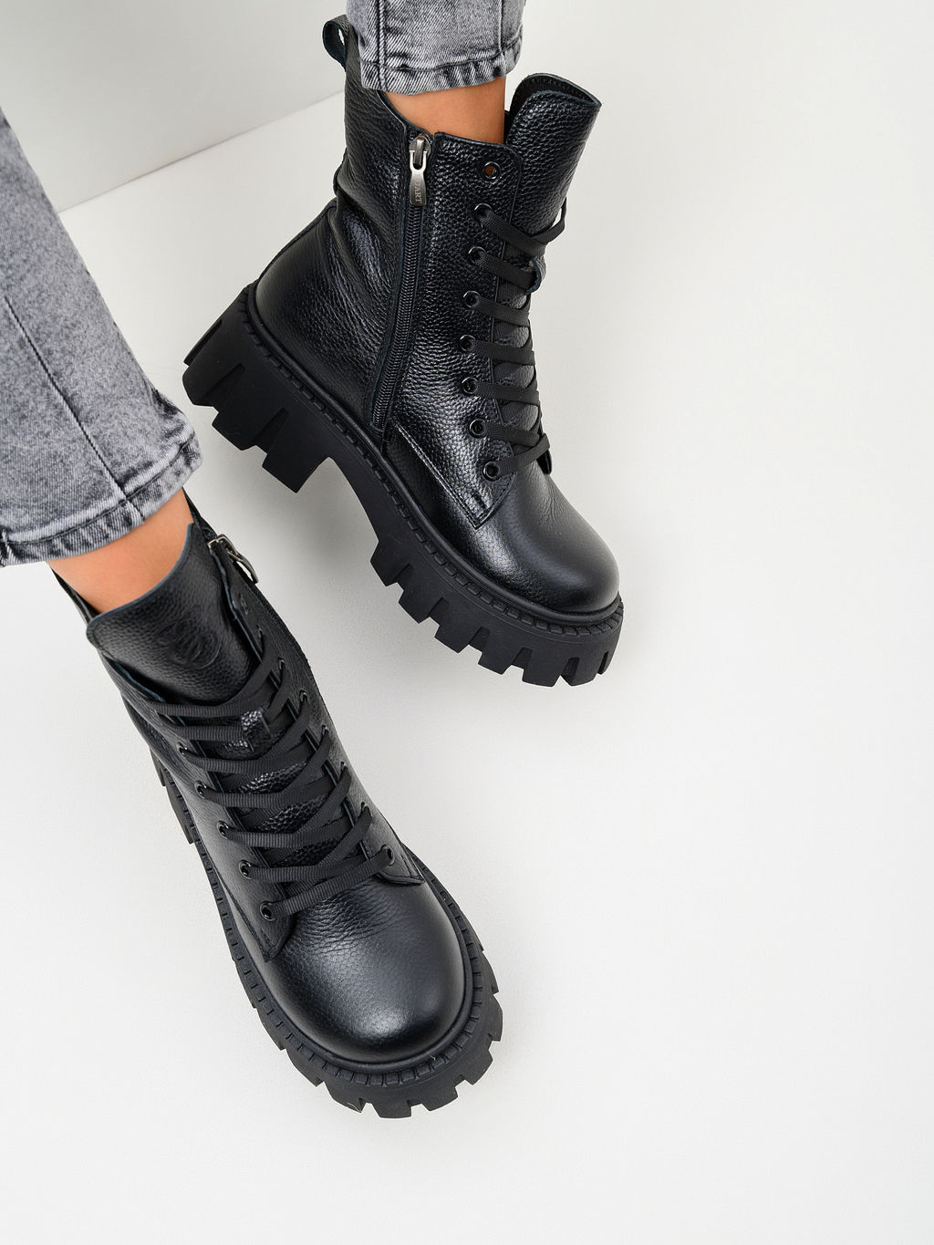 Ботинки 346.чанкиbl. Черный макс/Байка