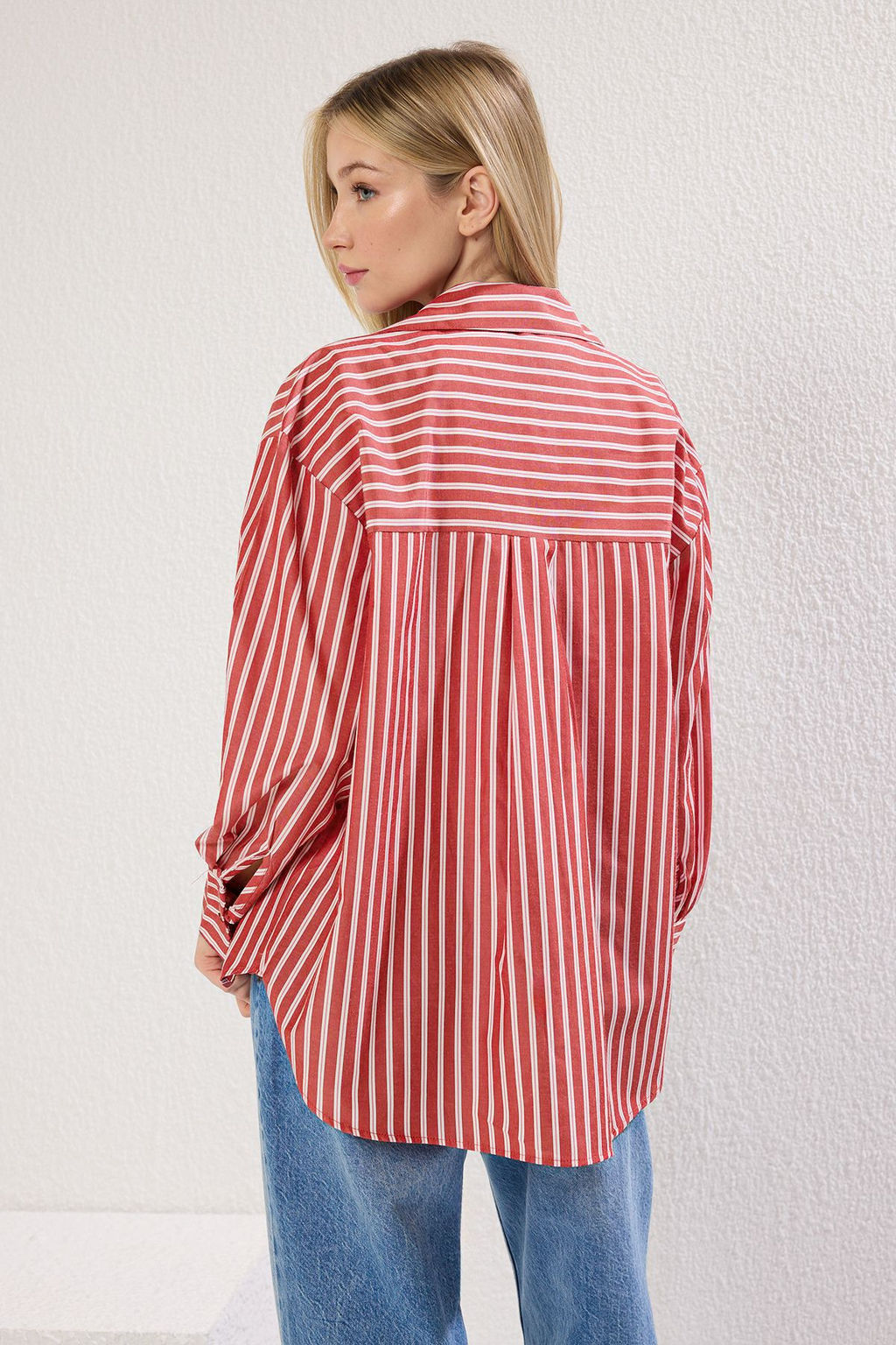 TRENDYOLMILLA Cok Renkli Cizgili Oversize Genis Kal?p Gomlek TWOSS25GO00111  фото 4