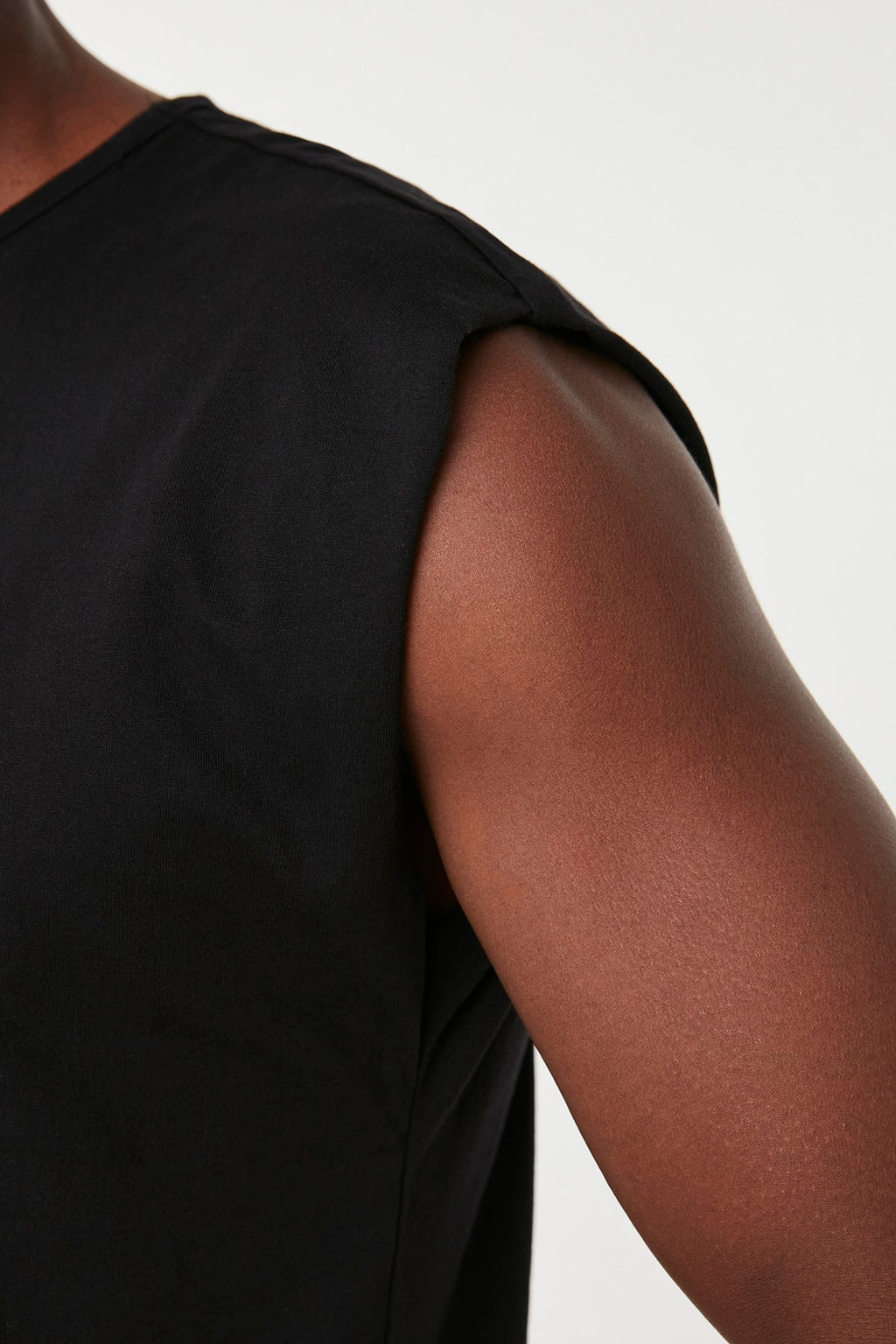 Siyah Basic Regular/Normal Kesim %100 Pamuk Kolsuz Atlet/T-Shirt TMNSS20AL0067