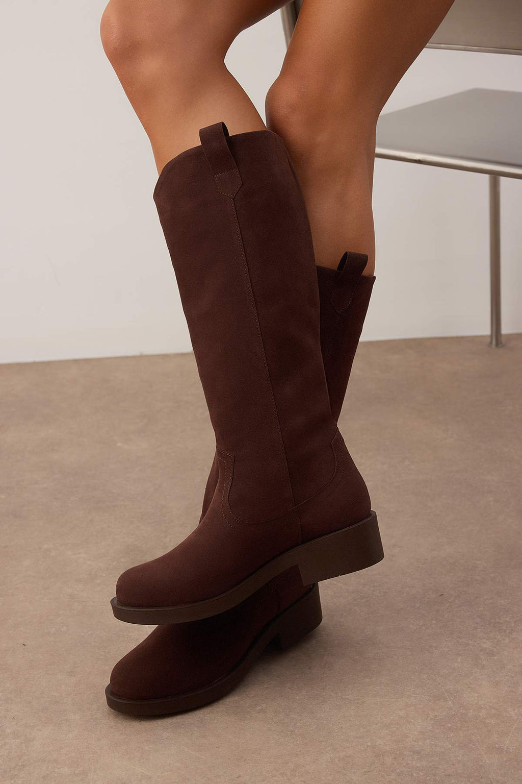 Koyu Kahverengi Suet Duz Topuklu Kad?n Cizme TAKAW26CZ00019 - Trendyolmilla фото 2