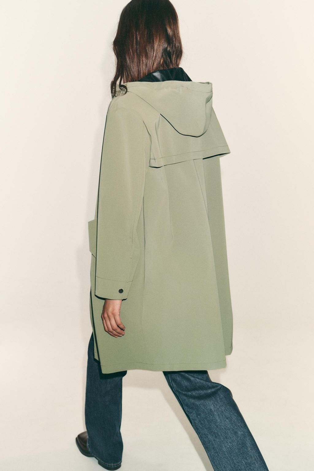 RUBBERISED HOODED JACKET - Zara фото 3