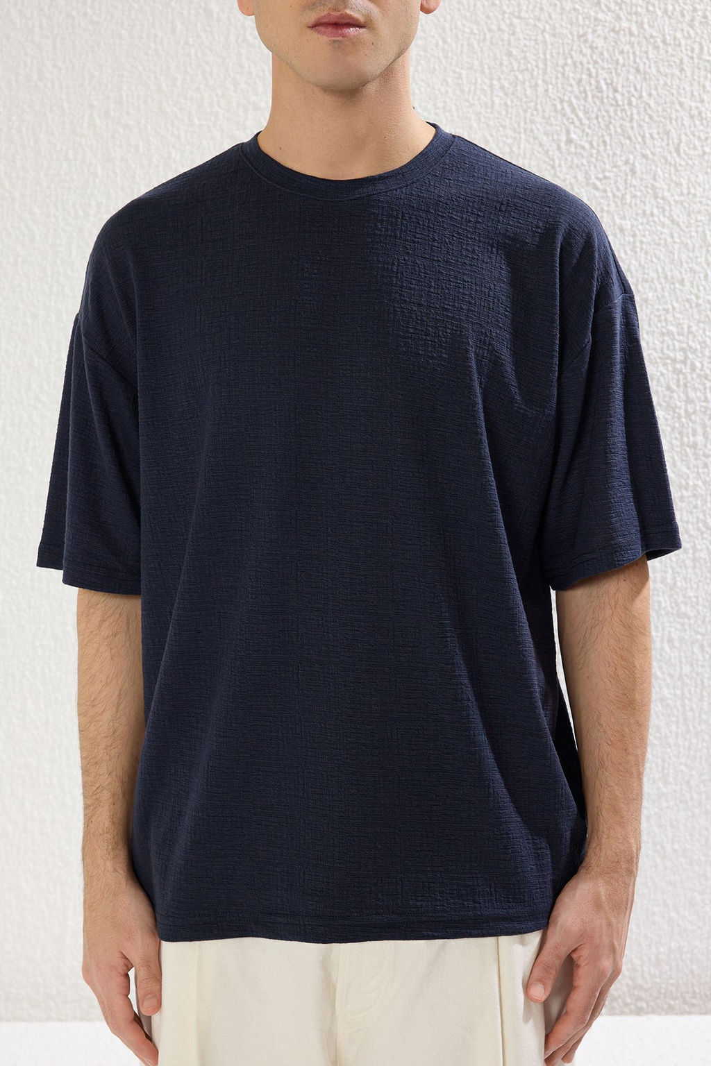 TRENDYOL MAN Ekru Oversize/Genis Kesim Dokulu T-Shirt TMNSS25TS00043 - Trendyolmilla фото 4