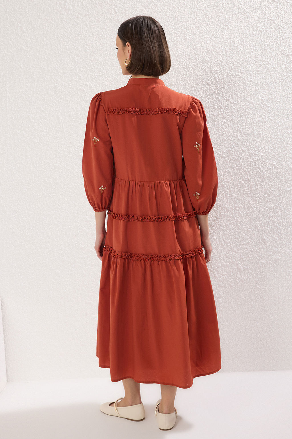 TRENDYOLMILLA Siyah Duz Kesim Nak?sl? Midi Dokuma Elbise TWOAW22EL0882  фото 4