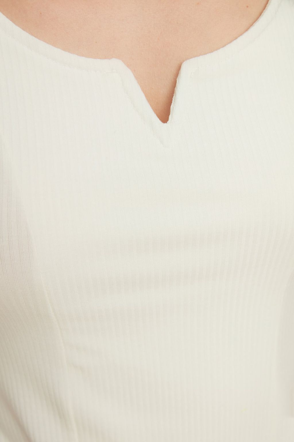 Ekru Havuz Yaka Detayl? Fitted/Vucuda Oturan Fitilli Esnek Crop Orme Bluz TWOSS20BZ1356 - Trendyolmilla фото 5