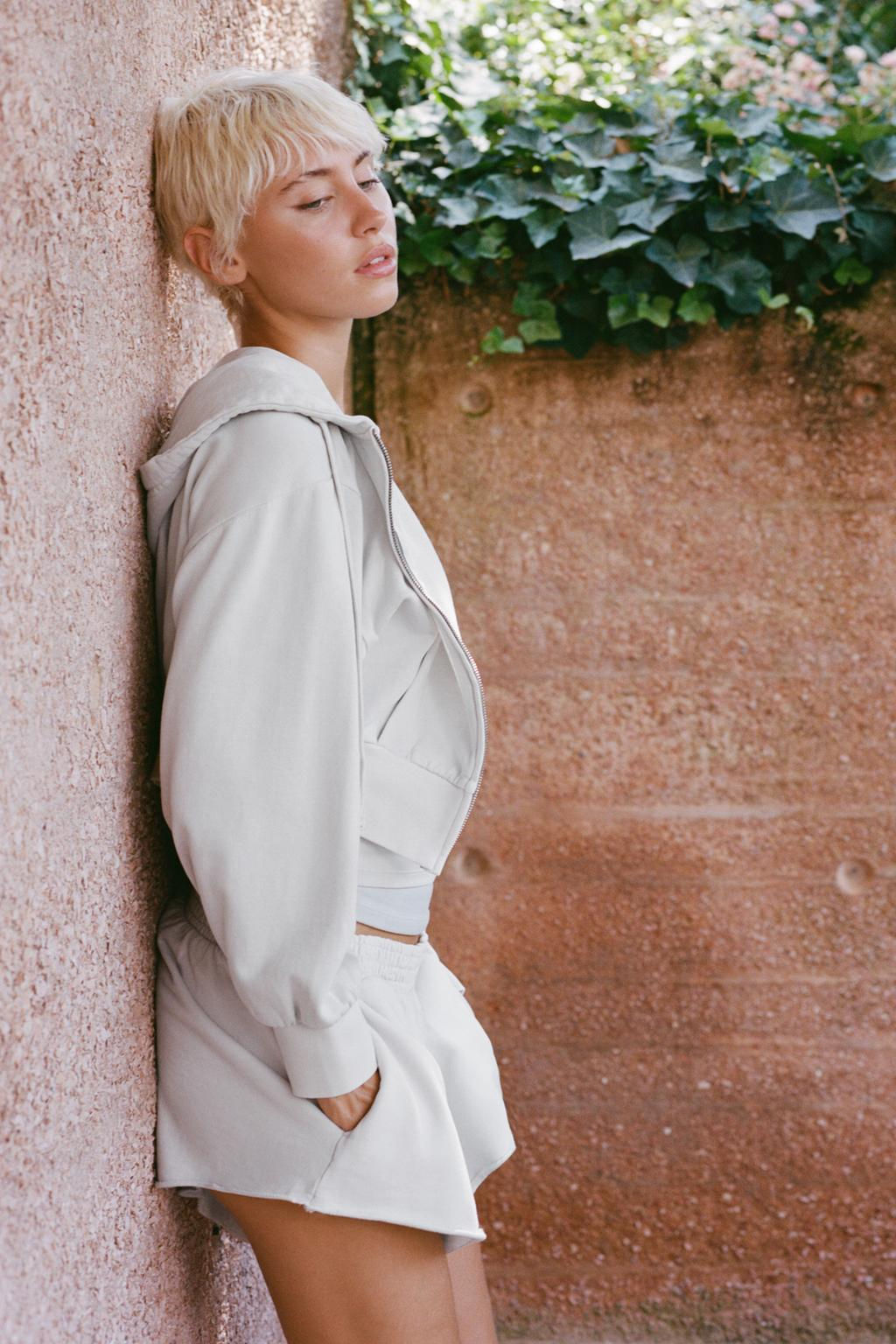 FADED-EFFECT CROPPED HOODIE - Zara фото 3
