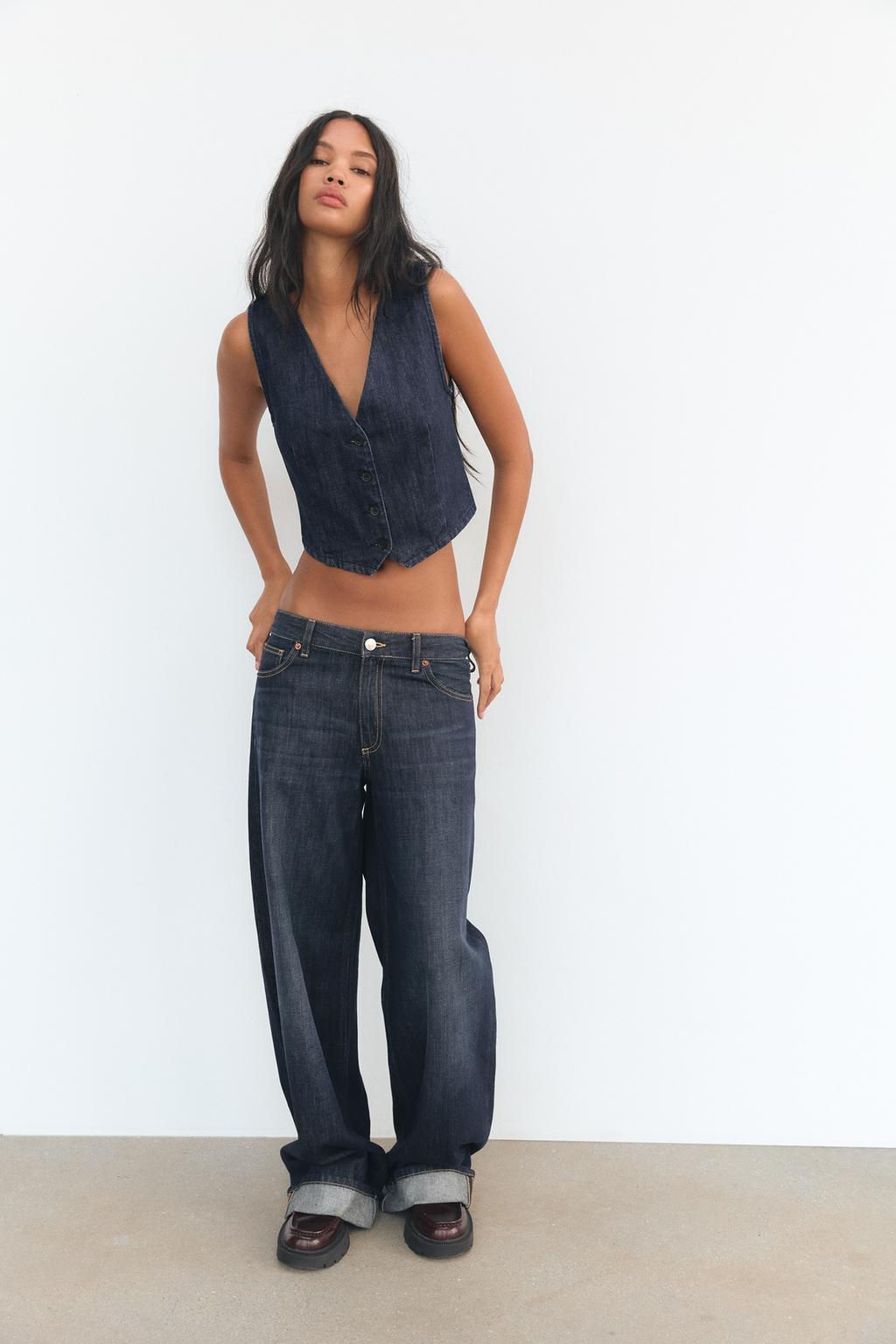 RELAXED FIT FOLD-UP LOW-RISE JEANS