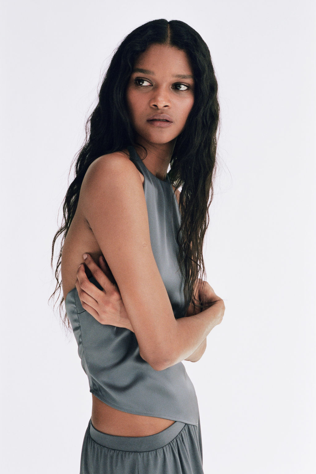 Top asim?trico con escote halter - H&m фото 3