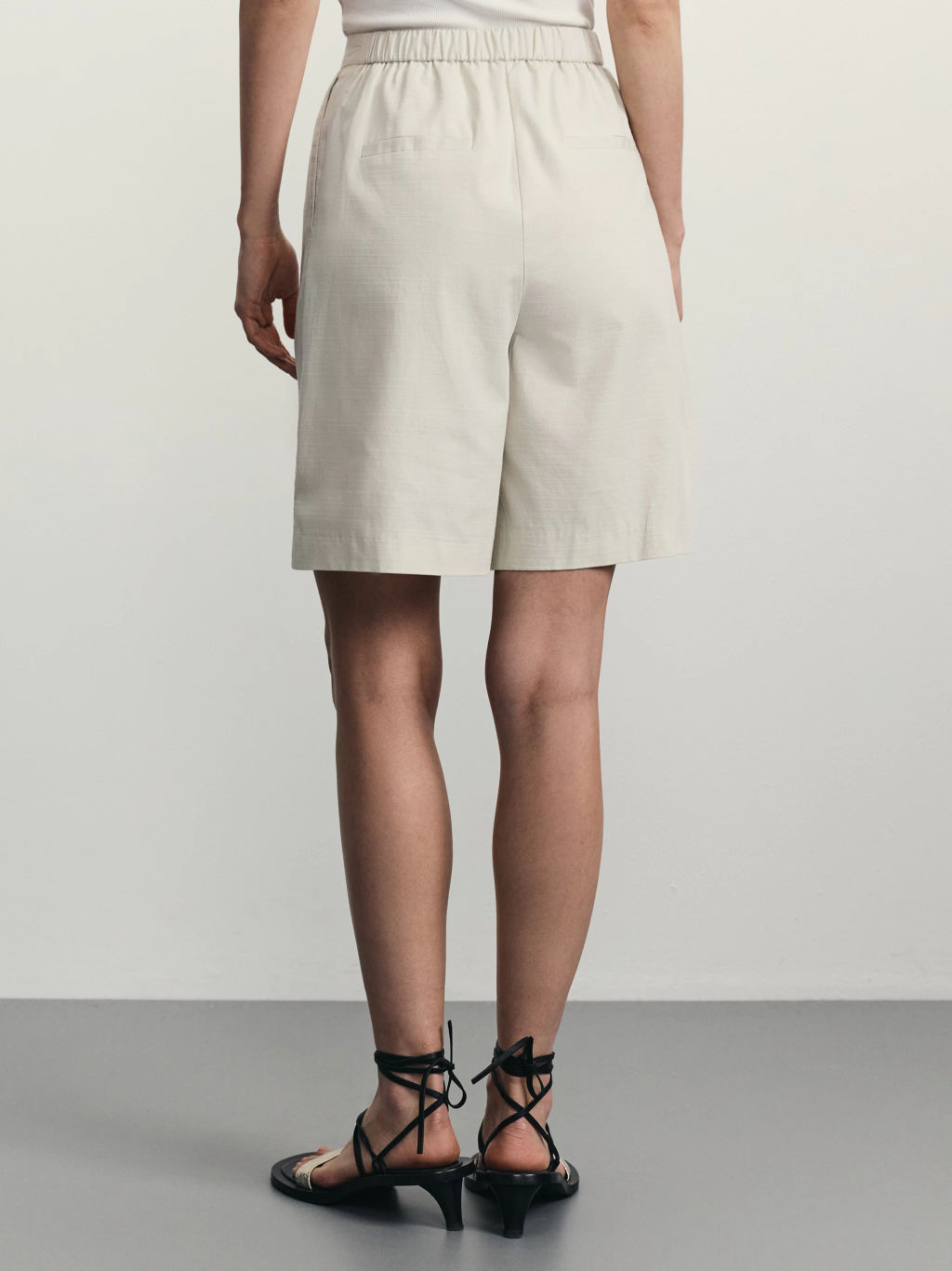 Шорты-бермуды с защипами / Zarina  фото 5