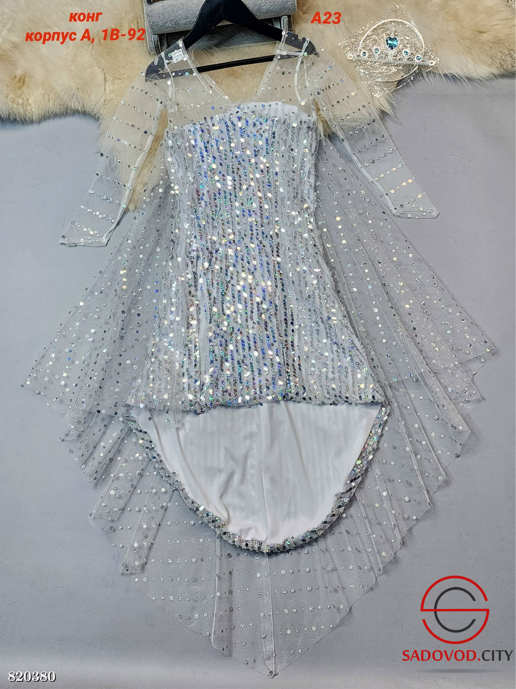 Платье для девочки с пайетками