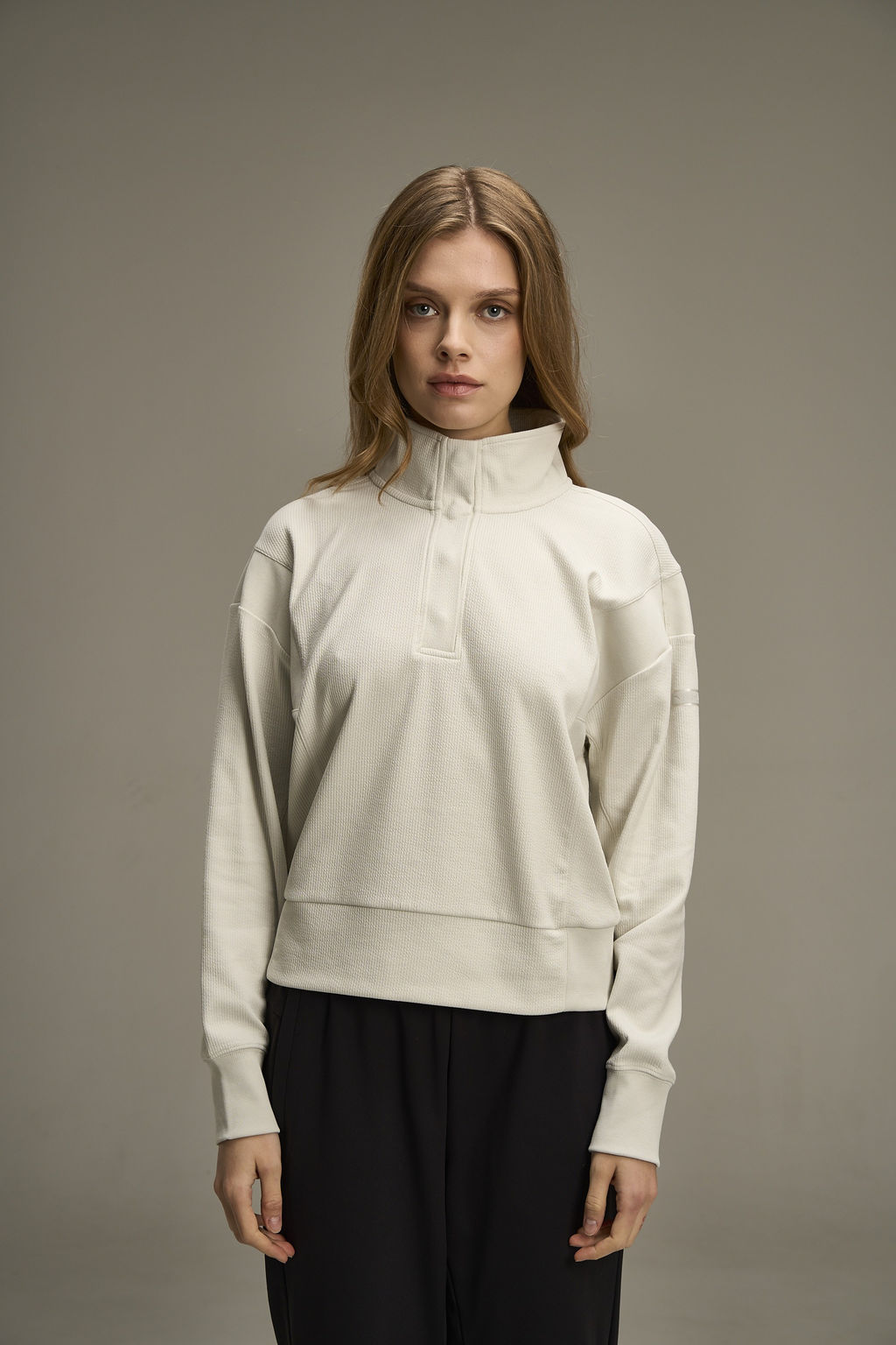 Свитшот Серо-бежевый COMMUTE Sweatshirt - Anta фото 2