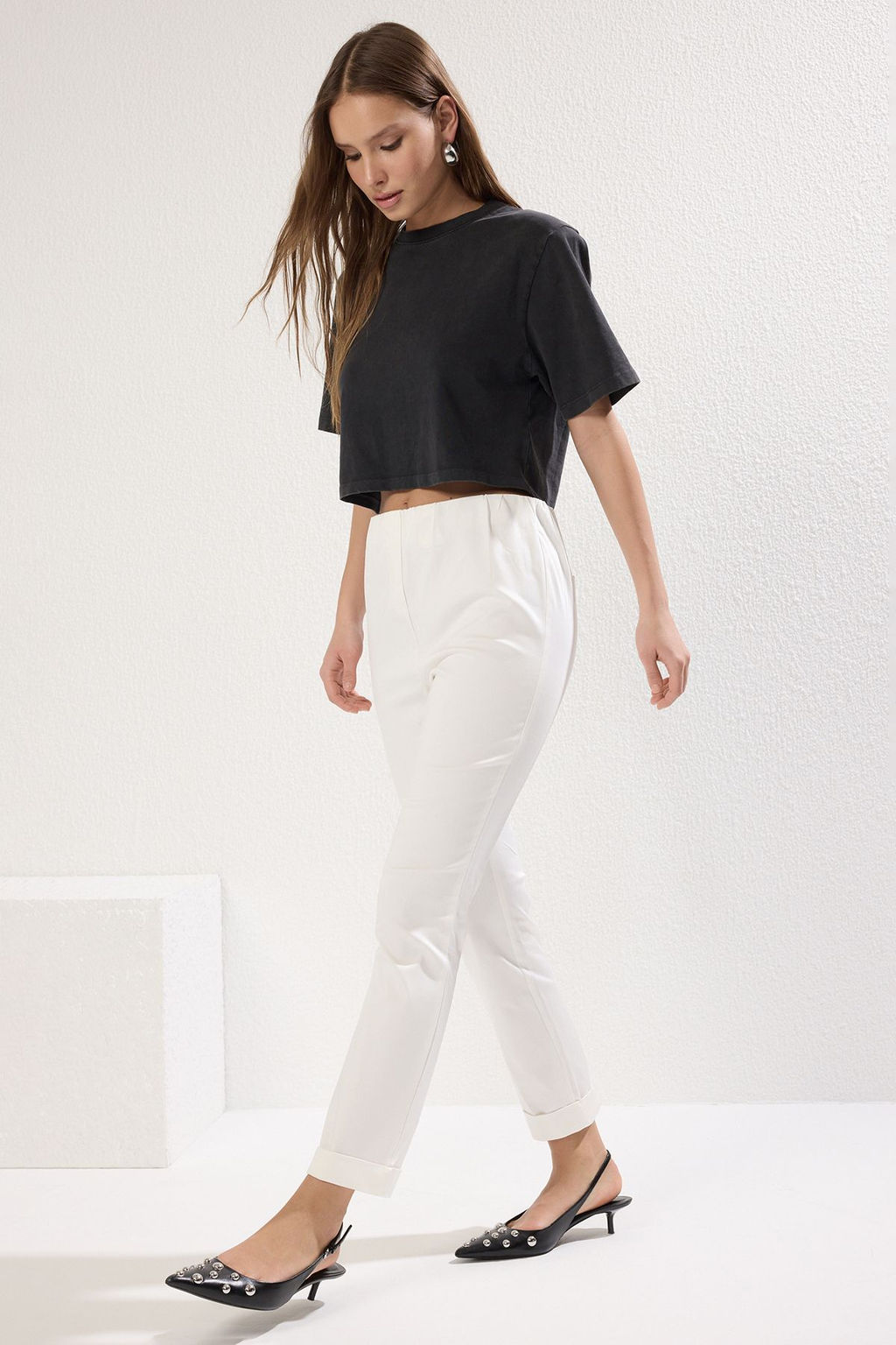 TRENDYOLMILLA Ekru Ic Gostermeyen Pamuklu Esnek Beli Lastikli Cigarette Pantolon TWOSS25PL00093 фото 3
