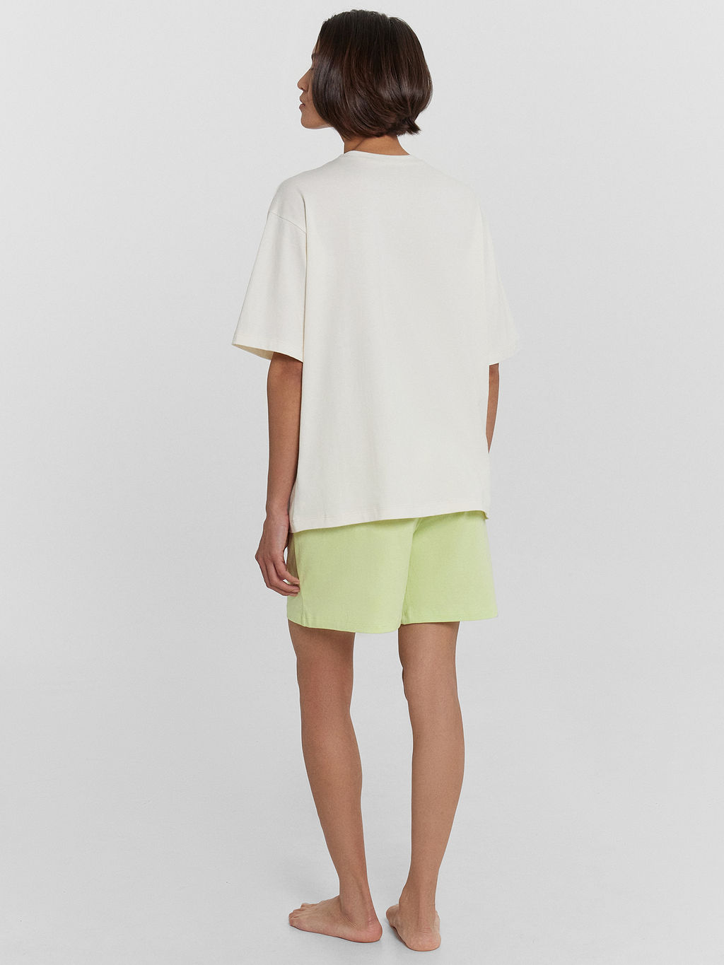 КОМПЛЕКТ ЖЕНСКИЙ (ДЖЕМПЕР, ШОРТЫ)