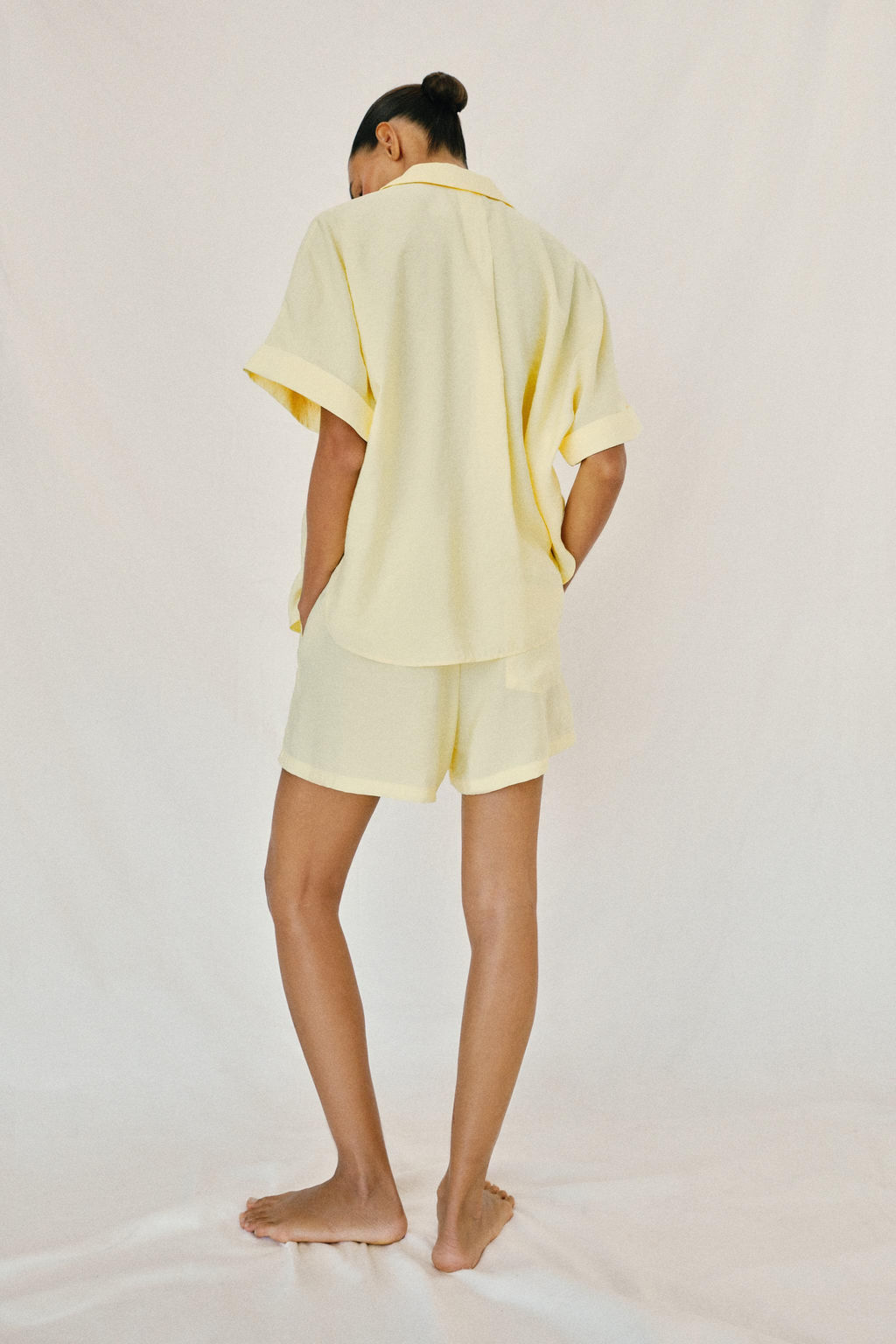 SHORTS FLUIDOS CINTURA EL?STICA / Amarillo - Zara фото 4