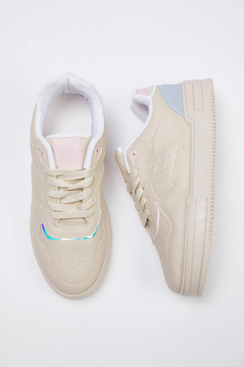 Trendyol Shoes Beyaz Bagc?kl? Kad?n Spor Ayakkab? TAKSS25SN00038