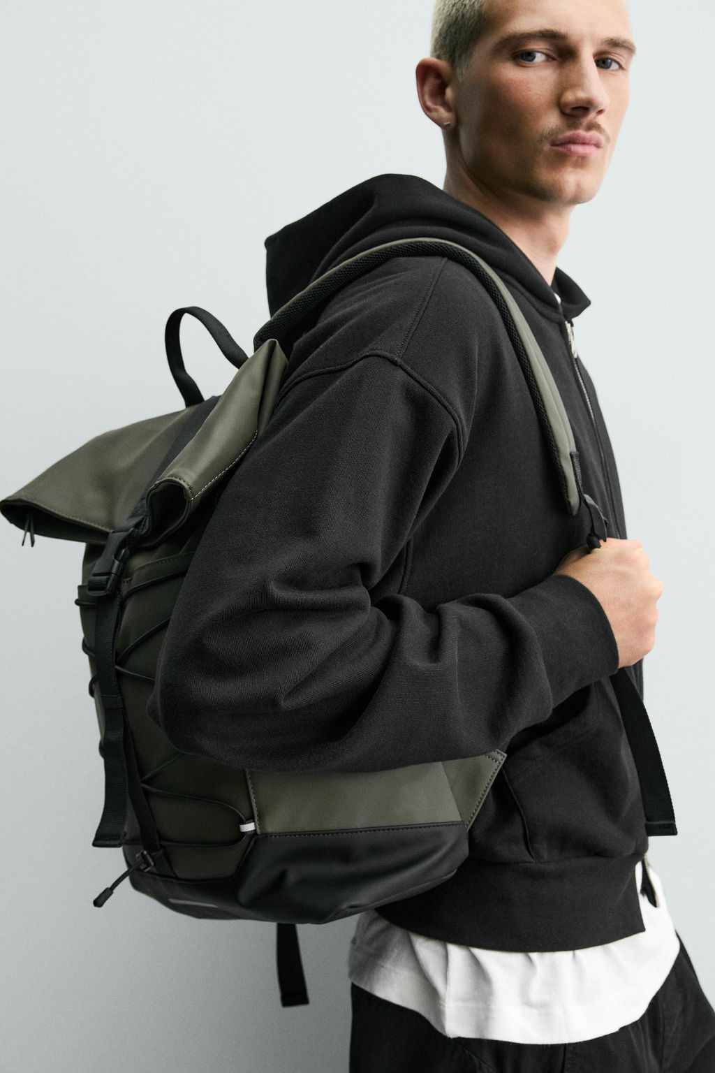MOCHILA T?CNICA ENGOMADA / Negro - Zara фото 2