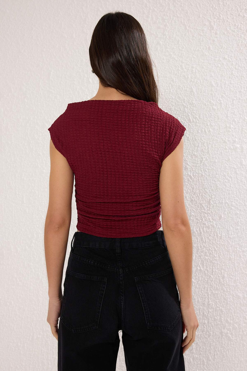 Bordo Dokulu Kay?k Yaka Buzgulu Kolsuz Esnek Orme Bluz TWOSS25BZ00485