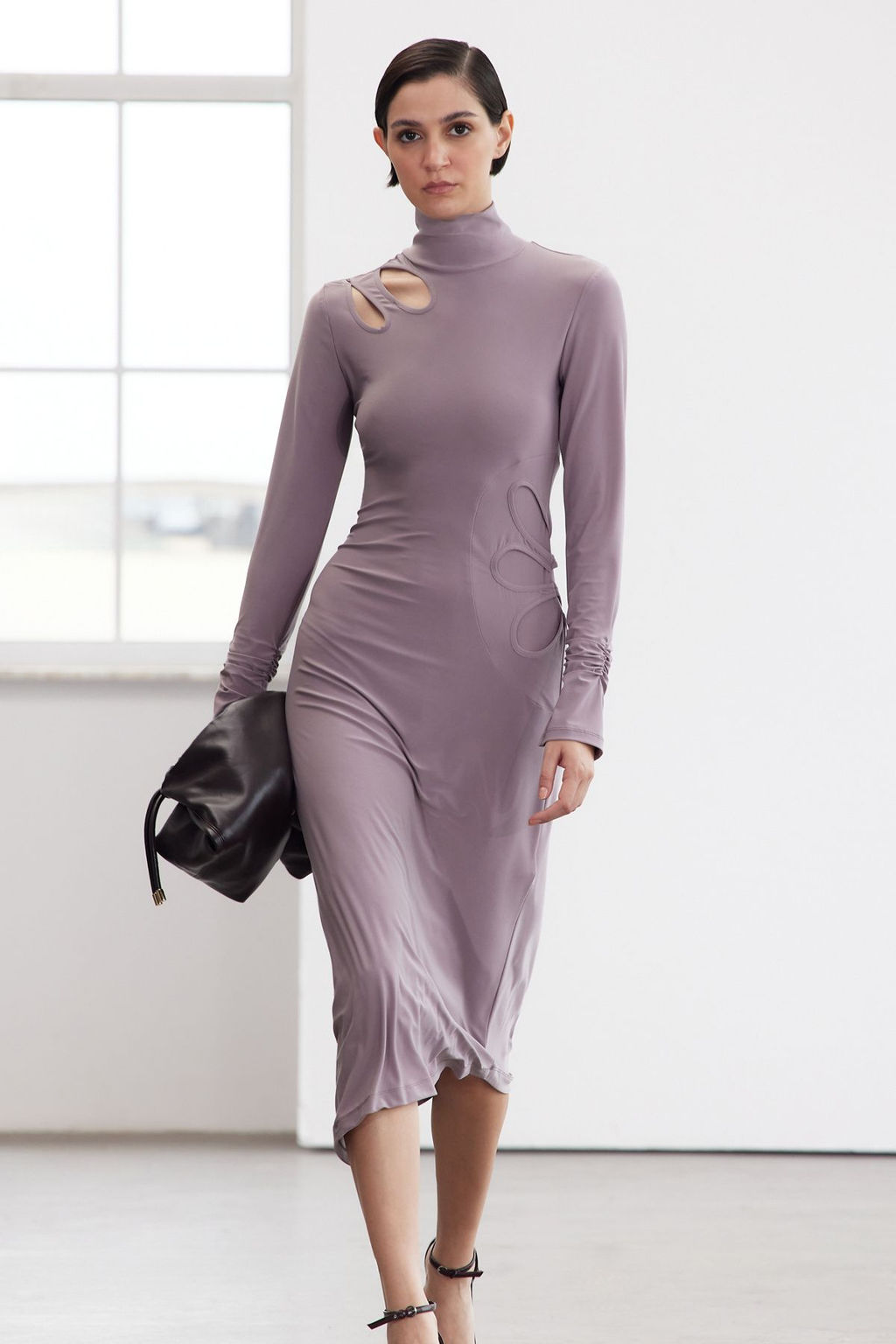 Limited Edition Vizon Dik Yaka Vucuda Oturan Cut Out Detayl? Orme Elbise TWOAW25EL00297 - Trendyolmilla фото 5