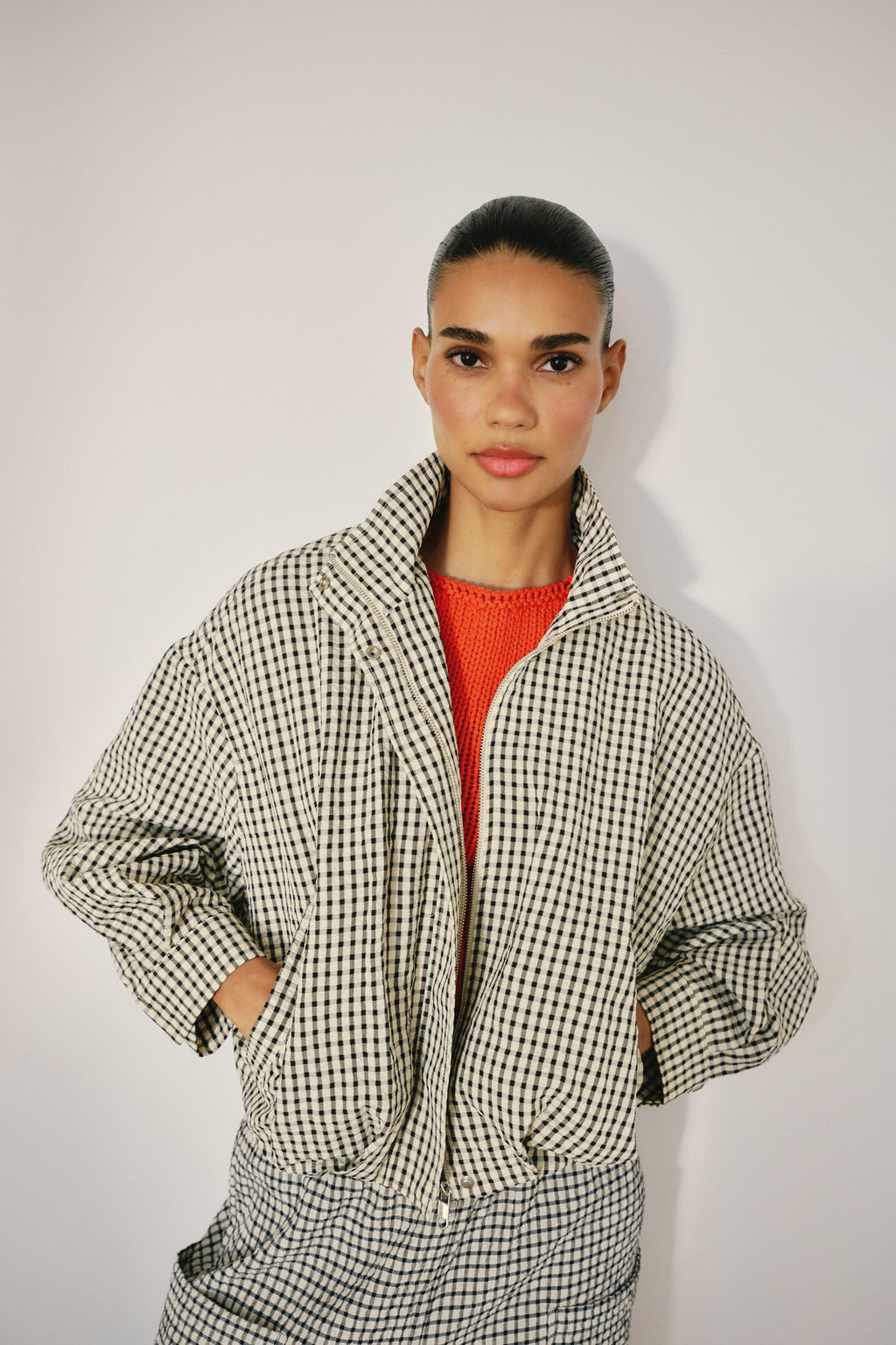 CHAQUETA BOMBER CUADROS / Negro / Crudo - Zara фото 2