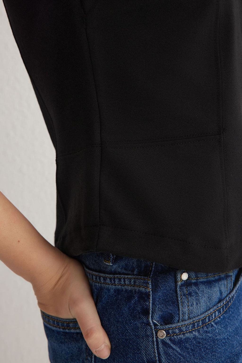 Trendyolmilla Siyah Fitted/Vucuda Oturan Bisiklet Yaka Esnek Orme Bluz TWOSS25BZ00009  фото 4