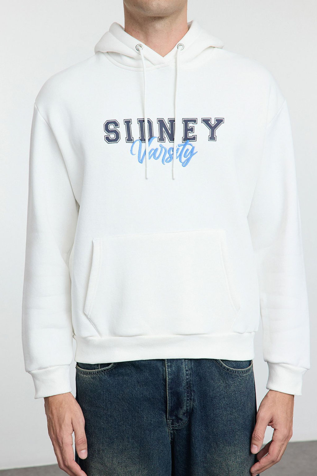 Ekru Oversize/Genis Kesim Yaz? Bask?l? Kapusonlu Sweatshirt TMNAW25SW00078 - Trendyolmilla фото 3